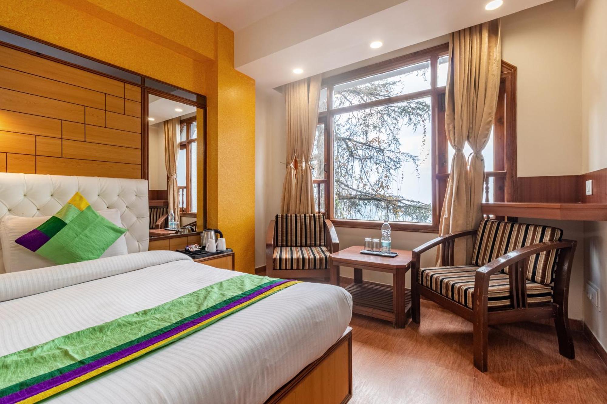 Treebo Varuna With Mountain View Hotel Shimla Exterior photo