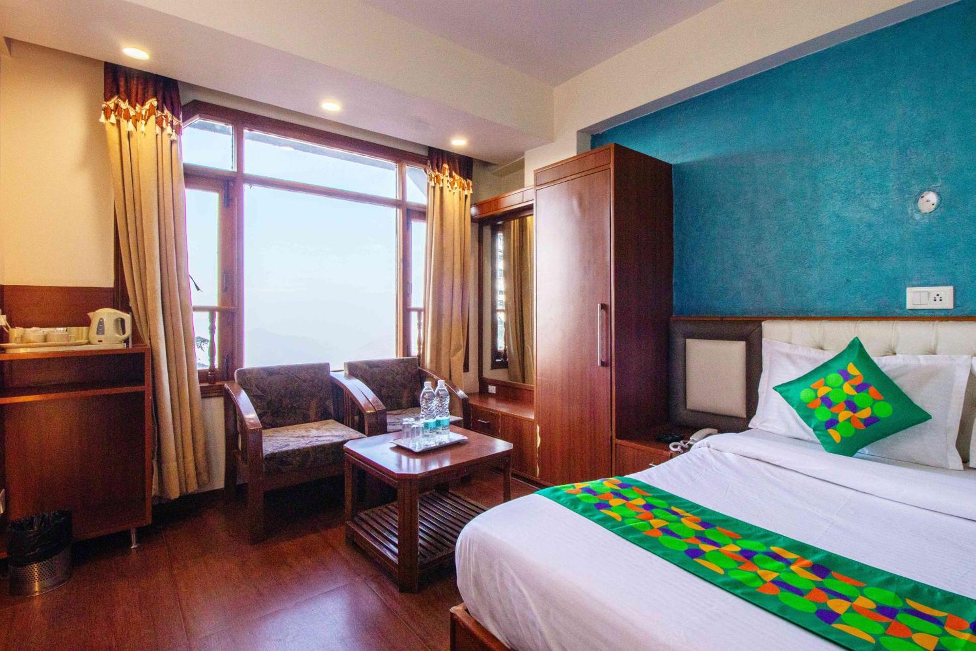 Treebo Varuna With Mountain View Shimla Exterior photo